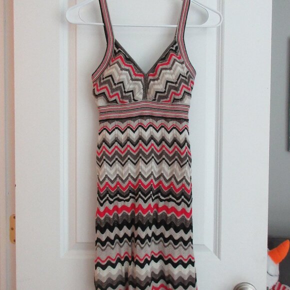 Guess Small Sleeveless Summer Dress - Picture 3 of 4